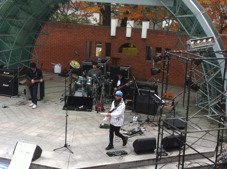 단국대학교 천안캠퍼스 노천공연장 공연 준비